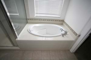 736 Mercury Avenue Lompoc CA 93436 Master Bath Tub